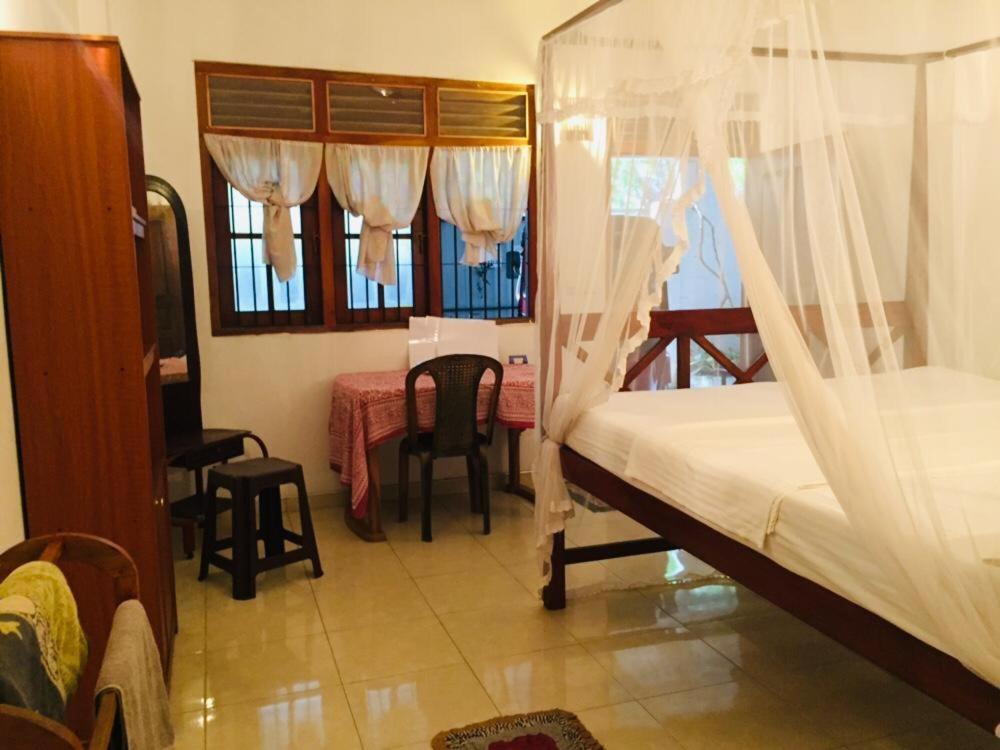 Ameesha Guesthouse Unawatuna Habitación foto
